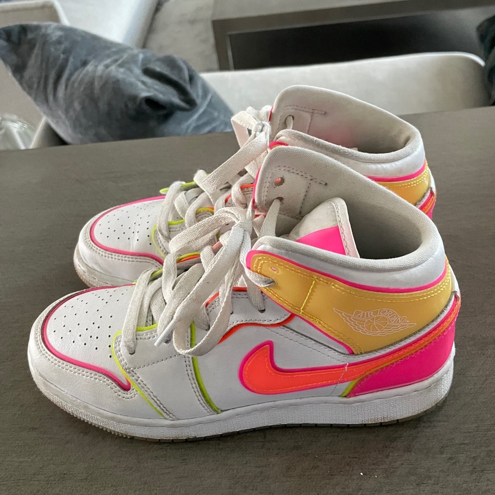 Nike Air Jordan 1 MID SE GS EDGE GLOW-big kids-size 5